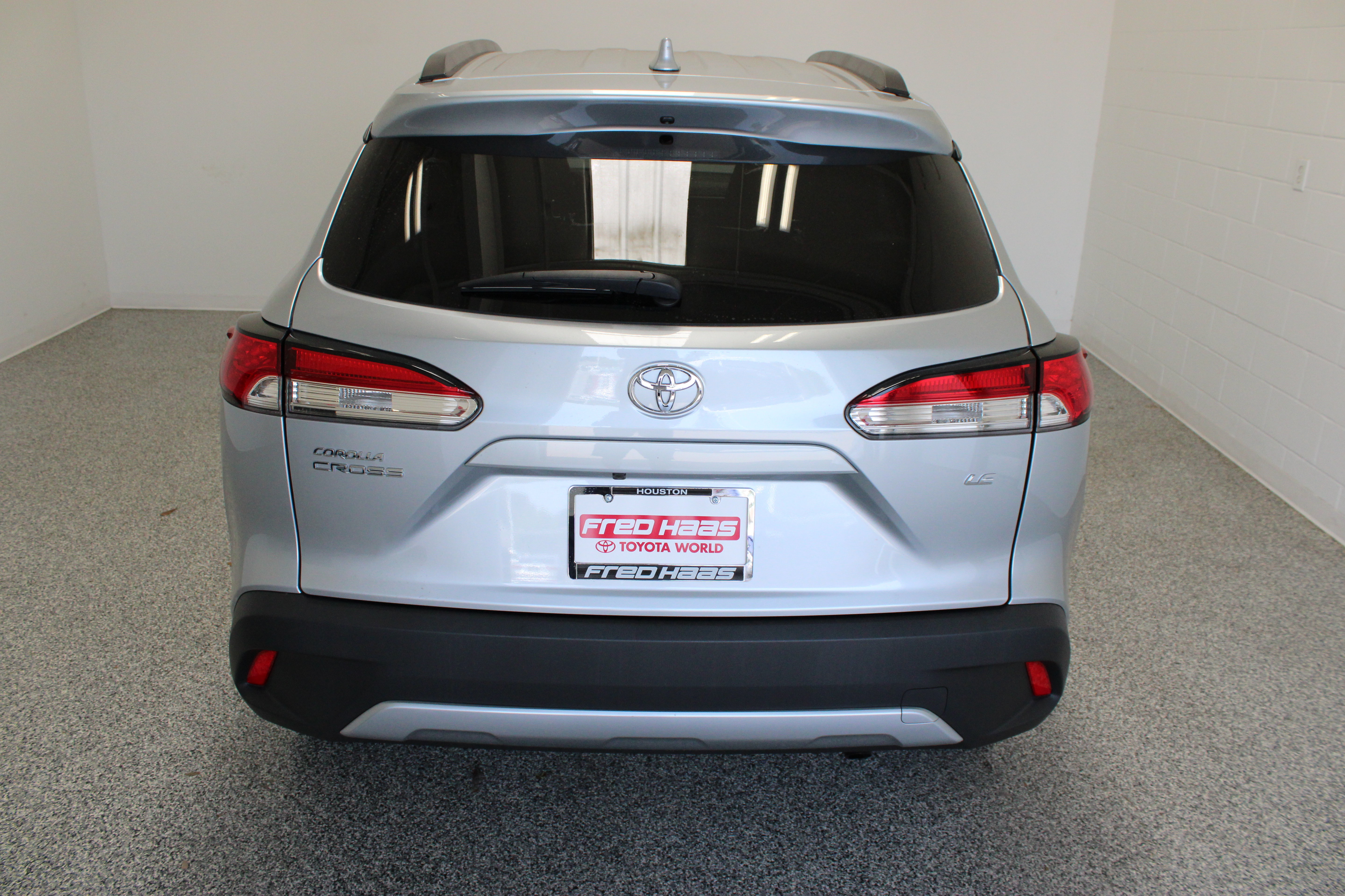 Used 2024 Toyota Corolla Cross LE FWD image 8