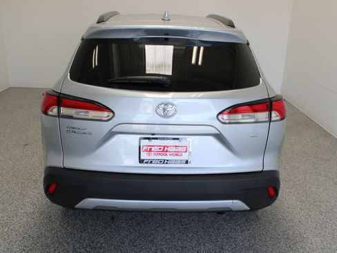 Used 2024 Toyota Corolla Cross LE FWD image 8
