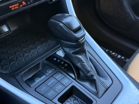 Used 2021 Toyota RAV4 LE image 33