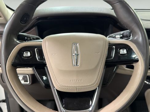 Used 2023 Lincoln Aviator Reserve w/ Class IV Trailer Tow Package RWD image 12