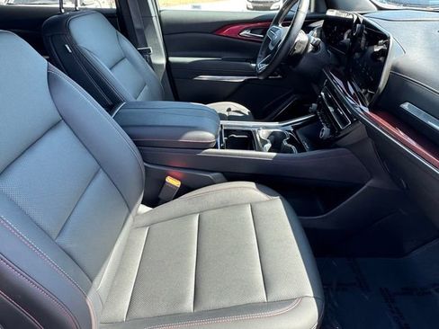 Used 2025 Chevrolet Traverse Z71 w/ Enhanced Driving Package AWD/4WD image 6