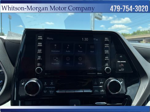 Used 2022 Toyota Highlander XLE AWD/4WD image 26