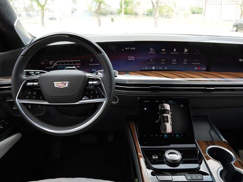 Certified 2026 Cadillac Escalade Platinum Sport w/ LPO, ONYX Package AWD/4WD image 9