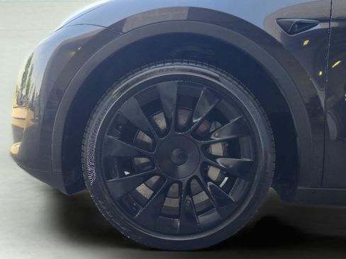 Used 2024 Tesla Model Y Long Range RWD image 11