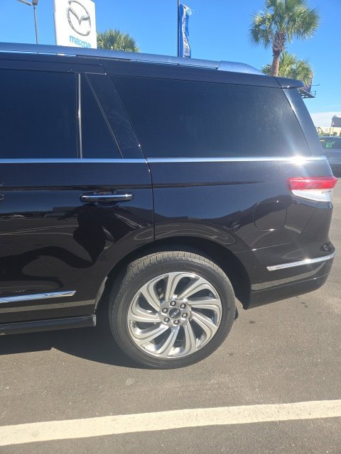 Used 2024 Lincoln Navigator Reserve AWD/4WD image 4