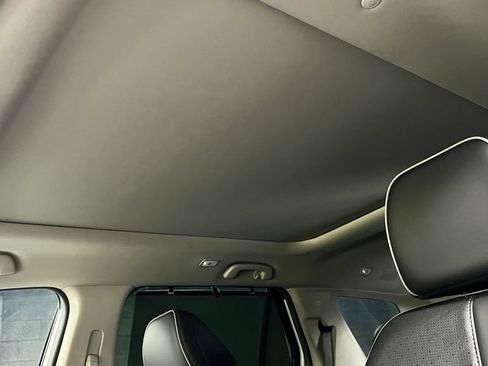 Used 2025 Honda Pilot Elite image 9