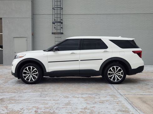 Used 2022 Ford Explorer ST-Line w/ Class IV Trailer Tow Package AWD/4WD image 5