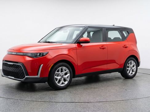 Used 2025 Kia Soul LX w/ LX Technology Package FWD image 3