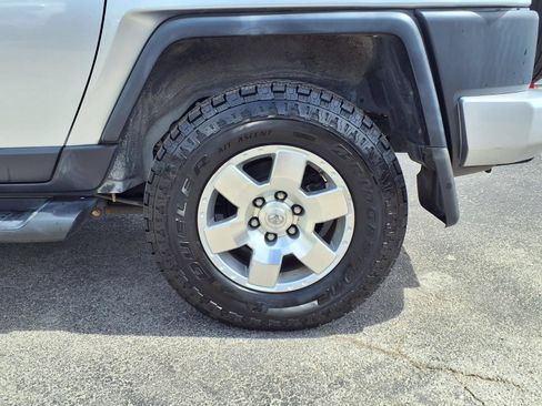Used 2008 Toyota FJ Cruiser 2WD w/ Upgrade Pkg 2 image 25