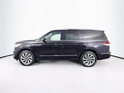 Used 2024 Lincoln Navigator Reserve AWD/4WD image 4