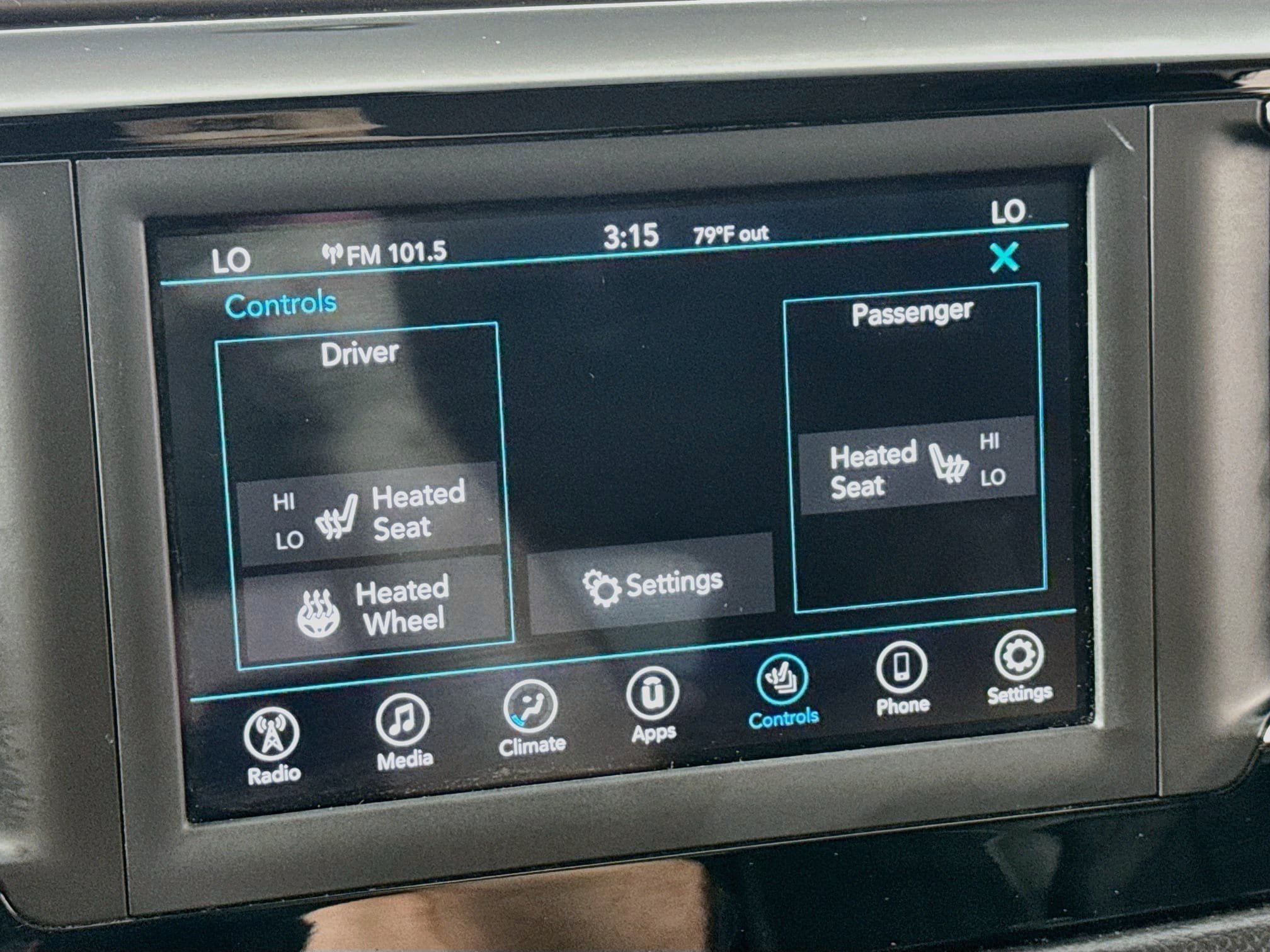 Used 2020 Chrysler Pacifica Touring-L FWD image 3