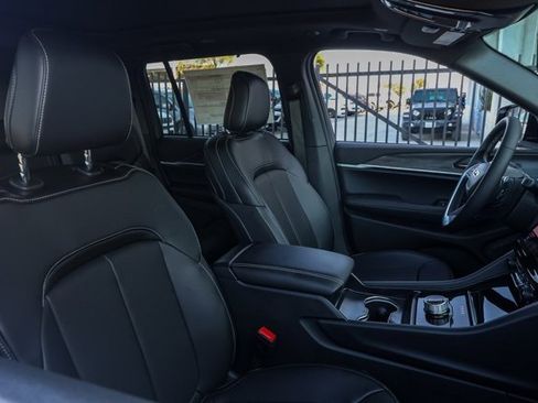 New 2025 Jeep Grand Cherokee Limited w/ Luxury Tech Group II image 21