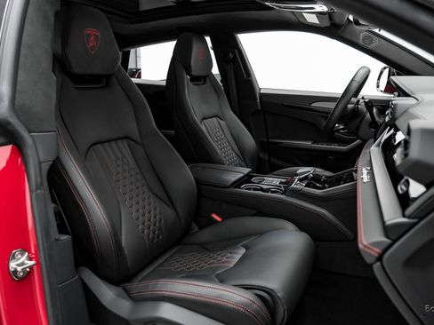 Used 2025 Lamborghini Urus SE AWD/4WD image 56