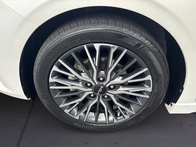 Certified 2023 Kia Forte GT-Line w/ GT-Line Premium Package FWD image 9