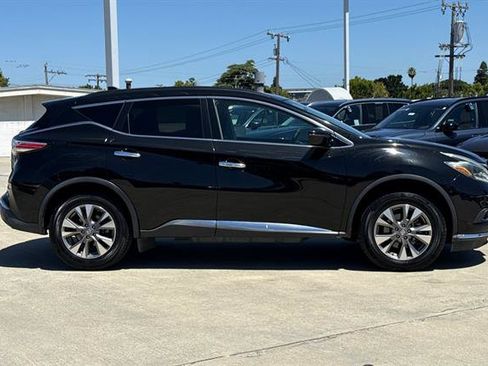 Used 2018 Nissan Murano SV FWD image 2