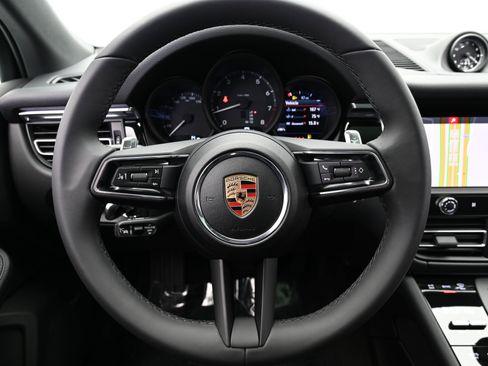 Used 2025 Porsche Macan image 43