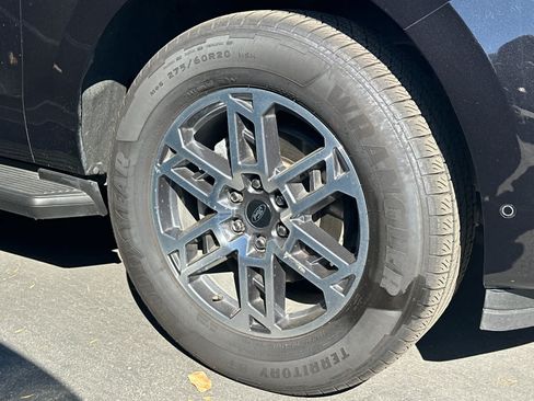 Used 2025 Ford Expedition Active RWD image 9