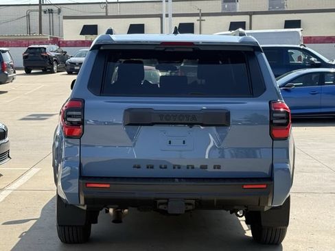Used 2025 Toyota 4Runner SR5 AWD/4WD image 5
