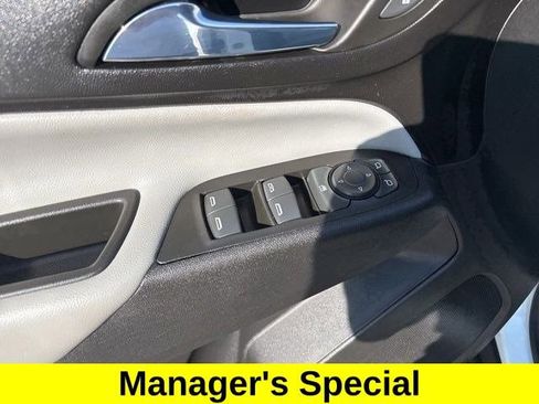 Used 2022 Chevrolet Equinox LS w/ LS Convenience Package image 14