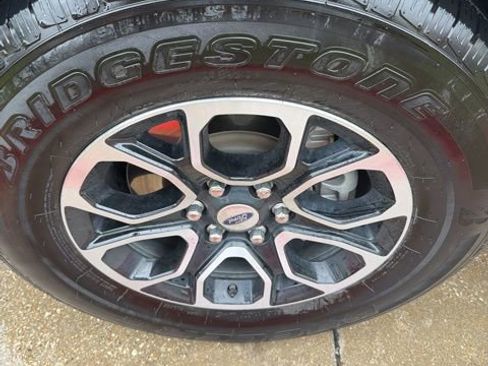 Used 2022 Ford Expedition XLT image 4