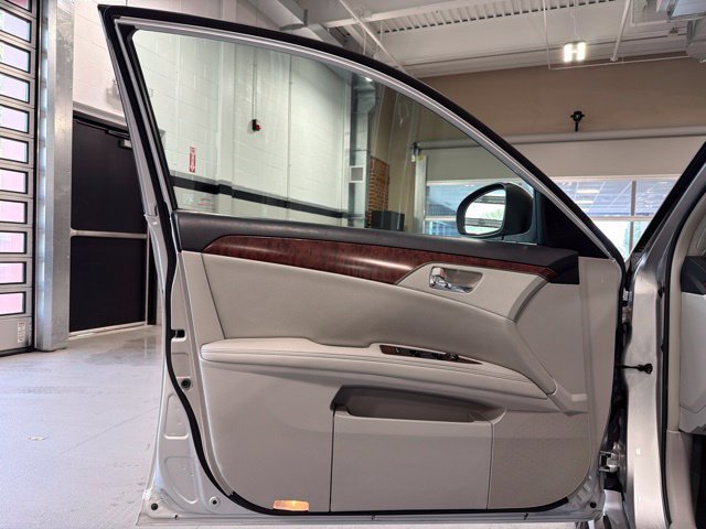 Used 2011 Toyota Avalon FWD image 9