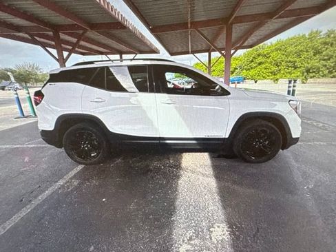 Used 2022 GMC Terrain SLT w/ Infotainment Package II AWD/4WD image 8