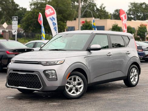 Used 2022 Kia Soul LX w/ Technology Package FWD image 1