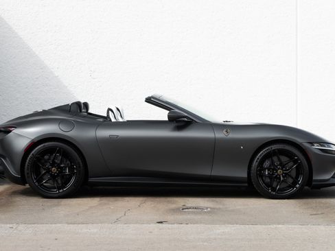 Used 2025 Ferrari Roma Spider image 4