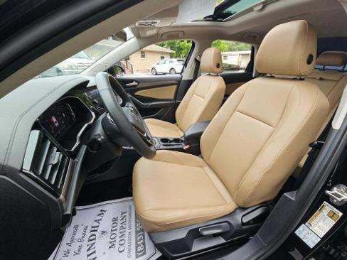 Used 2020 Volkswagen Jetta SEL FWD image 2