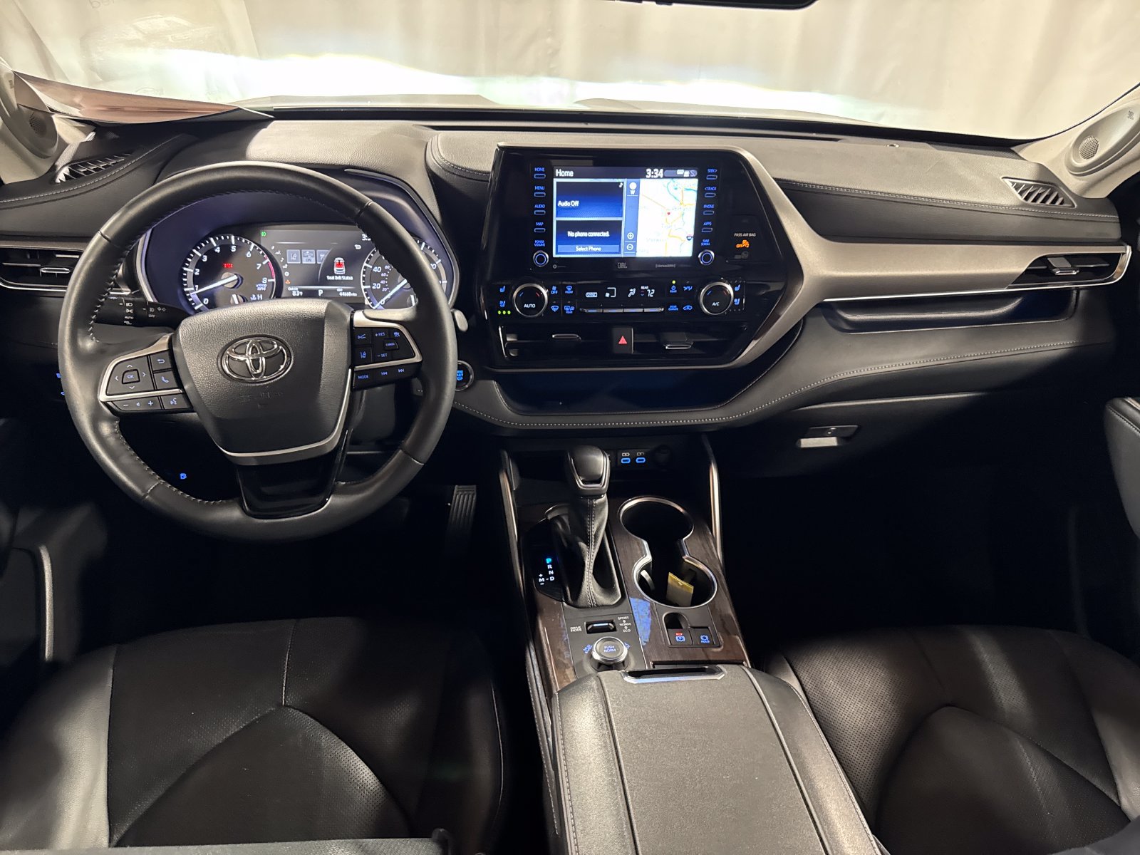 Used 2022 Toyota Highlander Limited AWD/4WD image 4