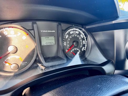 Used 2016 Toyota Tacoma SR RWD image 5