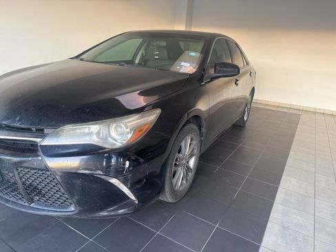 Used 2017 Toyota Camry LE FWD image 3