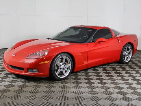 Used 2006 Chevrolet Corvette Coupe w/ Preferred Equipment Group RWD image 3