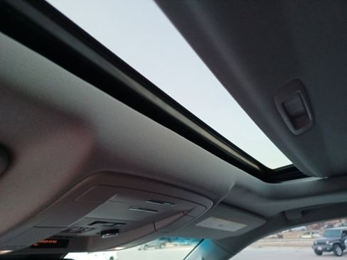 Used 2019 GMC Yukon XL SLT w/ Open Road Package image 17