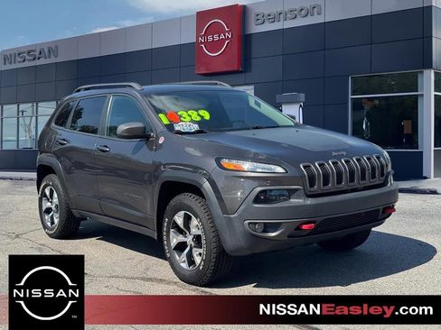 Used 2018 Jeep Cherokee Trailhawk w/ Quick Order Package 27L AWD/4WD image 1