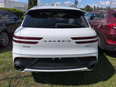 Used 2022 Genesis GV70 2.5T w/ Sport Prestige Package AWD/4WD image 3