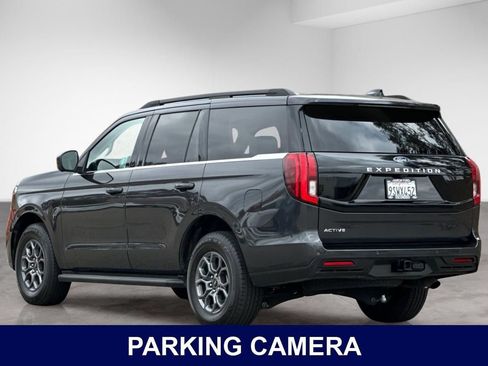 Used 2025 Ford Expedition Active AWD/4WD image 3