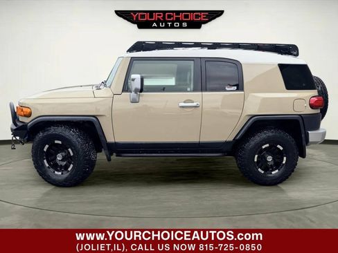 Used 2012 Toyota FJ Cruiser 4WD w/ Upgrade Pkg image 2