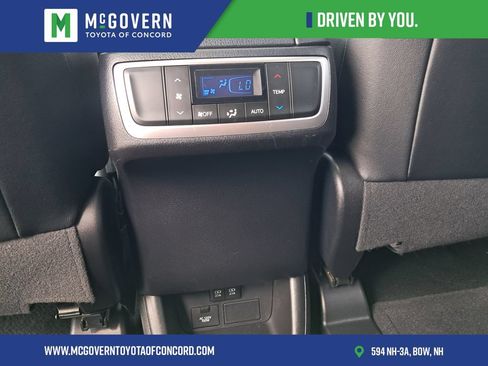 Used 2019 Toyota Highlander XLE w/ Carpet Mat Package (TMS) AWD/4WD image 16