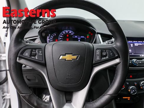 Used 2020 Chevrolet Trax LT w/ LT Convenience Package image 10