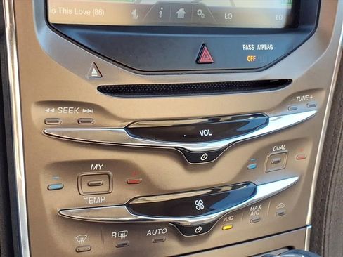 Used 2014 Lincoln MKX FWD w/ Equipment Group 101A image 18