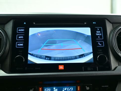 Used 2018 Toyota Tacoma TRD Sport image 18