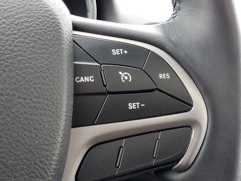 Used 2019 Jeep Grand Cherokee Limited AWD/4WD image 16