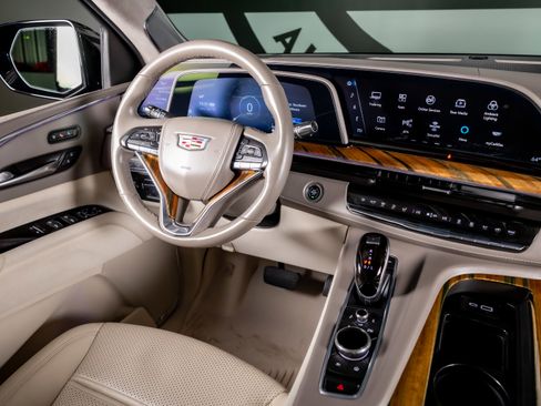 Used 2021 Cadillac Escalade Sport Platinum w/ LPO, ONYX Package image 6