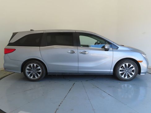 Used 2021 Honda Odyssey EX-L image 2