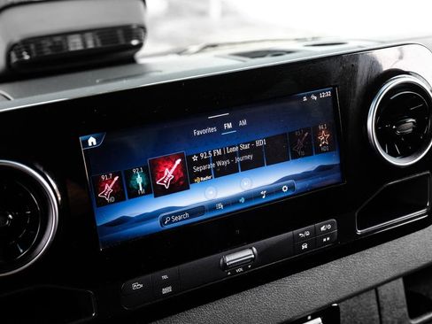 Used 2025 Mercedes-Benz Sprinter 2500 w/ Dashboard Charging Package image 26