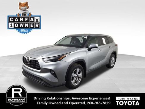 Used 2025 Toyota Highlander LE AWD/4WD image 1
