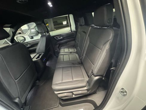 Used 2023 Chevrolet Suburban Z71 w/ Luxury Package AWD/4WD image 13