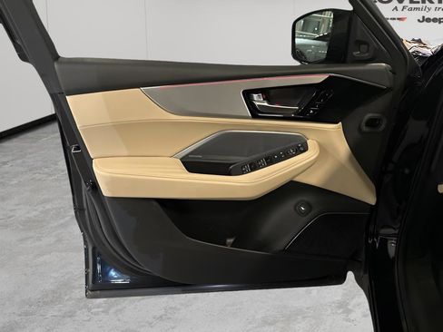 Used 2025 Acura MDX w/ Technology Package image 39