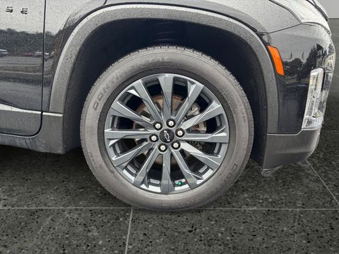 Used 2023 Chevrolet Traverse RS image 9